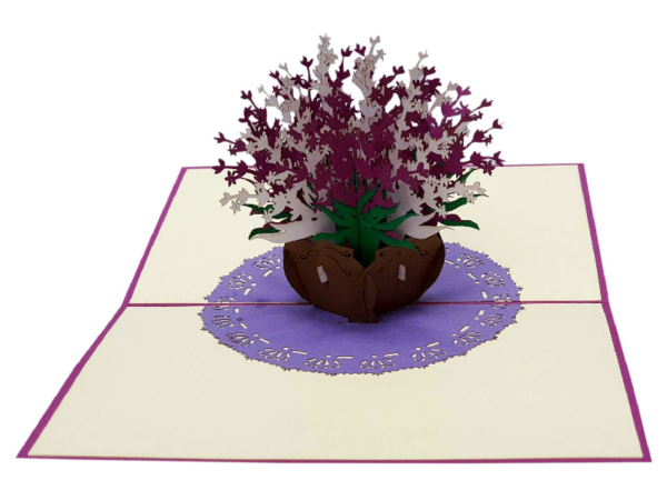 Aufgeklappte Klappkarte mit einem Strauß Lavendel als Motiv, Produktfoto