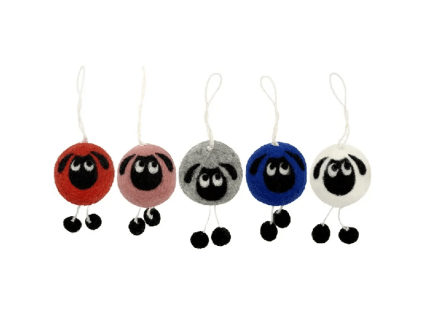 Filzanhänger: Schafkugel mit Hängefüßen